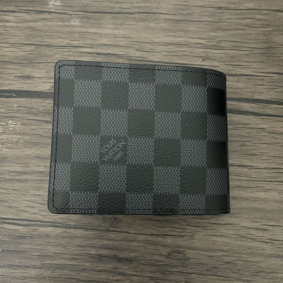 Louis Vuitton Wallet - Picture 2 of 4